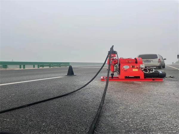 金波乡马路路基路面开裂下沉注浆加固灌浆